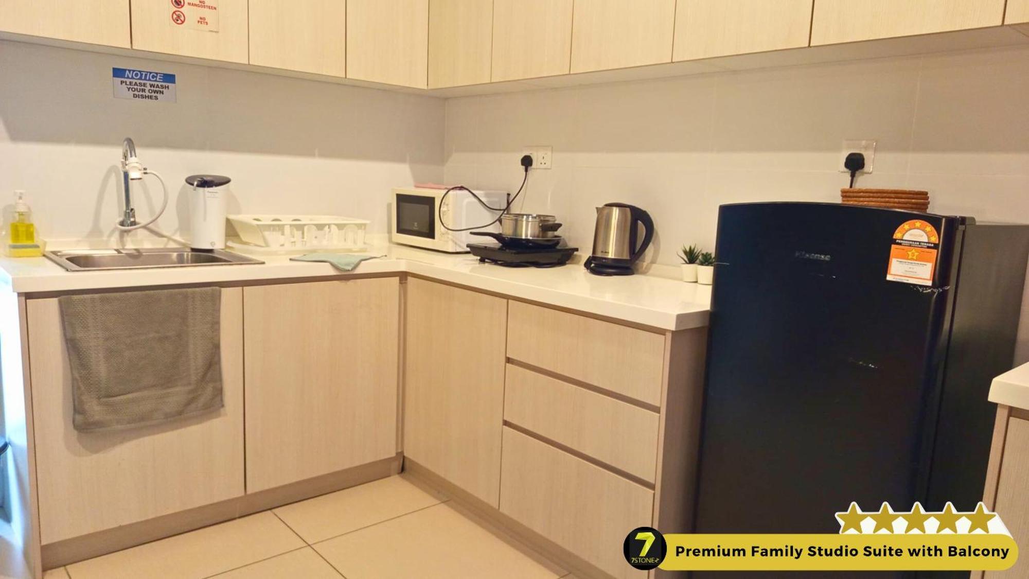 7stonez Residences Midhills